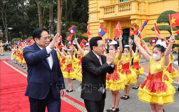 Thủ tướng Phạm Minh Chính đón Thủ tướng Lào thăm chính thức Việt Nam - Ảnh 3.