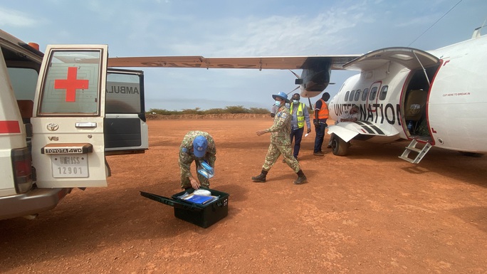 Cận cảnh cấp cứu đường không bệnh nhân Covid-19 tại Nam Sudan - Ảnh 1.