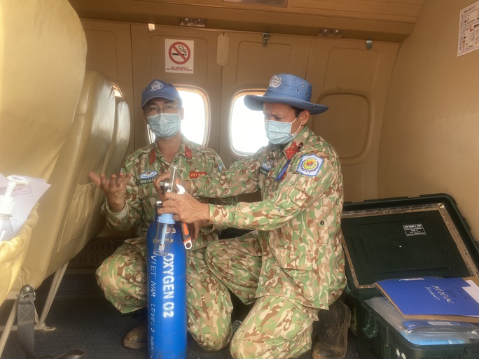 Cận cảnh cấp cứu đường không bệnh nhân Covid-19 tại Nam Sudan - Ảnh 5.