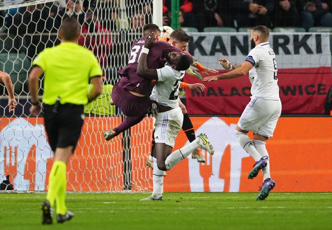 Rudiger đổ máu kiếm trận hòa, Real Madrid chia điểm nghẹt thở Shakhtar Donetsk - Ảnh 5.