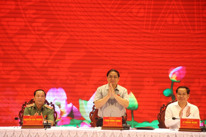 Thủ tướng Phạm Minh Chính trả lời cử tri về tình hình xăng dầu - Ảnh 1.