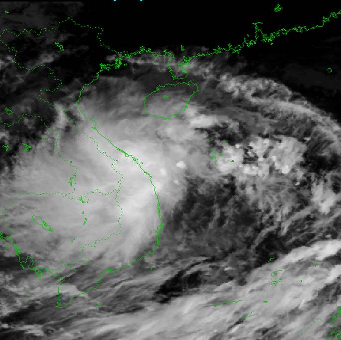 Bão số 5 suy yếu thành áp thấp nhiệt đới, miền Trung hứng đợt mưa lớn có nơi tới trên 800 mm - Ảnh 2.