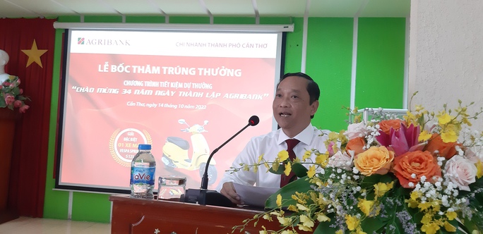 Nữ khách hàng may mắn trúng giải đặc biệt từ Agribank Chi nhánh Cần Thơ - Ảnh 1.
