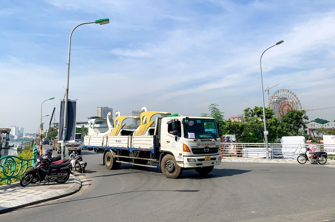 Phá dỡ những chiếc du thuyền cuối cùng ở hồ Tây - Ảnh 12.