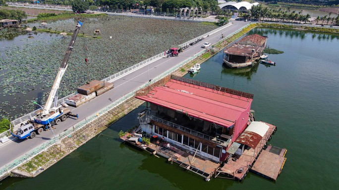 Phá dỡ những chiếc du thuyền cuối cùng ở hồ Tây - Ảnh 5.