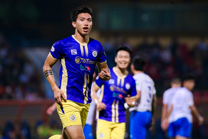 Văn Hậu ghi bàn cho Hà Nội FC sau hơn 4 năm, Bầu Hiển vỗ tay tán thưởng - Ảnh 7.