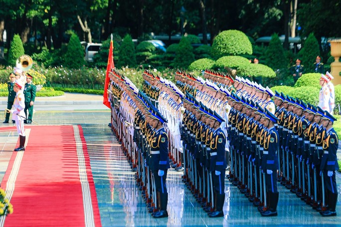 Chủ tịch nước Nguyễn Xuân Phúc chủ trì Lễ đón Tổng thống Singapore - Ảnh 2.