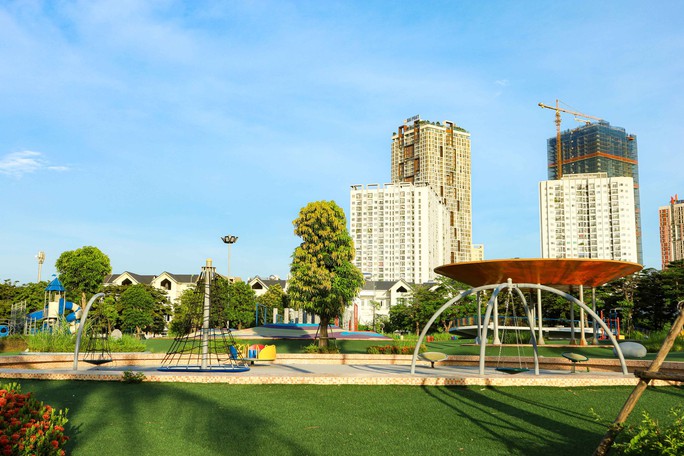 Cận cảnh công viên trăm tỉ xây sai quy hoạch ở Hà Nội - Ảnh 4.