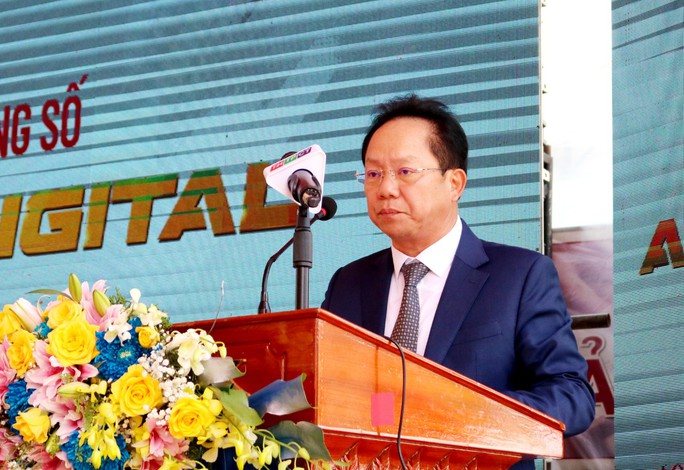 Agribank Long An khai trương dịch vụ ngân hàng số Agribank Digital - Ảnh 3.