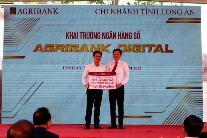 Agribank Long An khai trương dịch vụ ngân hàng số Agribank Digital - Ảnh 4.