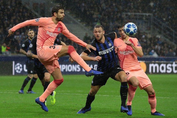 Inter Milan - Barcelona: Khách quyết lấn chủ - Ảnh 1.