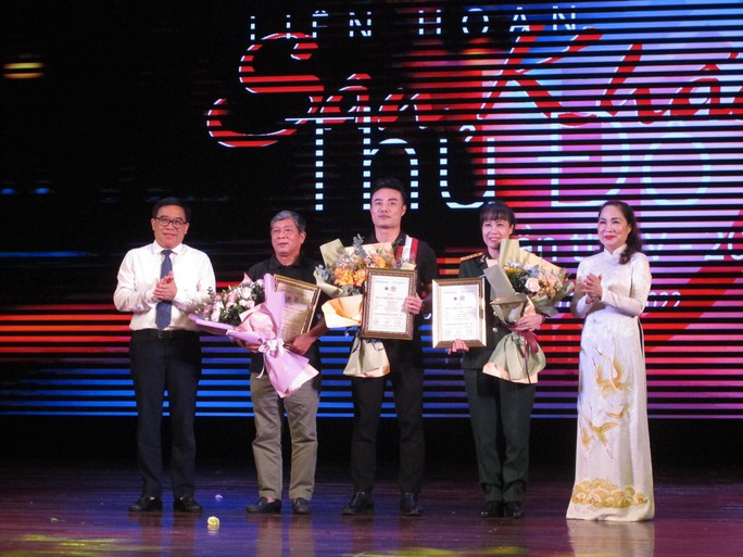 Thoại Mỹ, Bình Tinh, Võ Minh Lâm đoạt HCV tại Liên hoan sân khấu thủ đô - Ảnh 2.