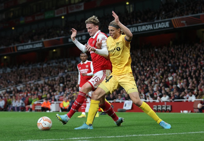 Dàn sao dự bị tỏa sáng, Arsenal chiếm ngôi đầu bảng Europa League - Ảnh 1.
