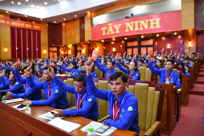 5.000 lá cờ Tổ quốc đến với tuổi trẻ Tây Ninh trong ngày hội lớn - Ảnh 1.