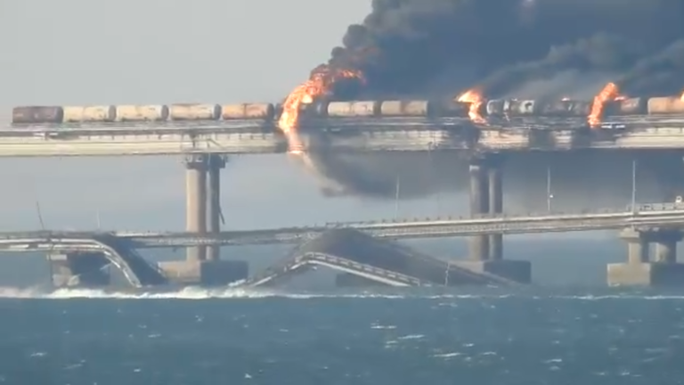 Ukraine lên tiếng về vụ nổ trên cầu Crimea - Ảnh 1.