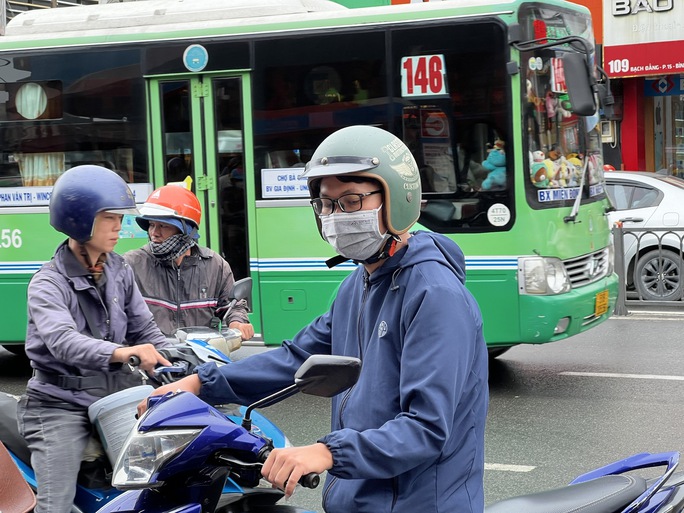 TP HCM: Nhiều cây xăng tạm ngưng bán hàng - Ảnh 2. TP HCM: Nhiều cây xăng tạm ngưng bán hàng - Ảnh 2.