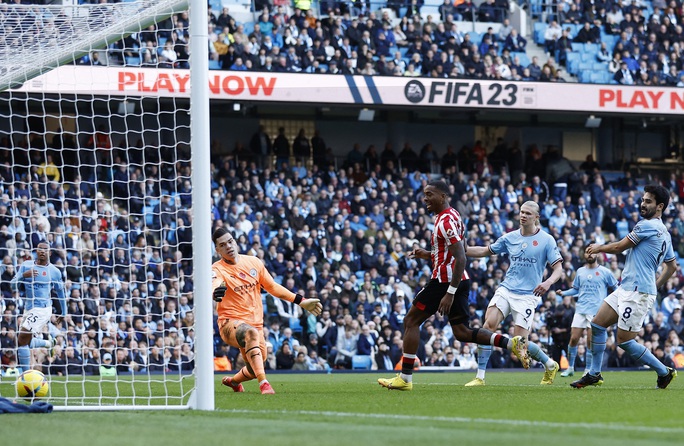 Nghiệt ngã phút bù giờ, Man City thua sốc Brentford tại Etihad - Ảnh 7.