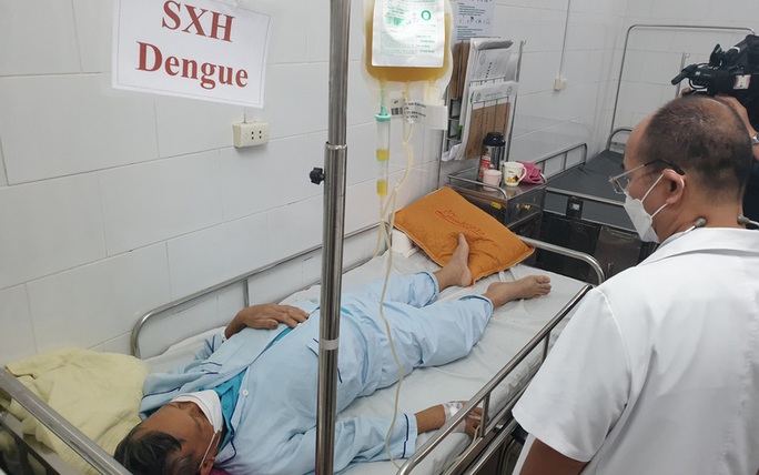 Sốt xuất huyết vượt ngưỡng cảnh báo, làm gì để không mắc bệnh? - Ảnh 1.