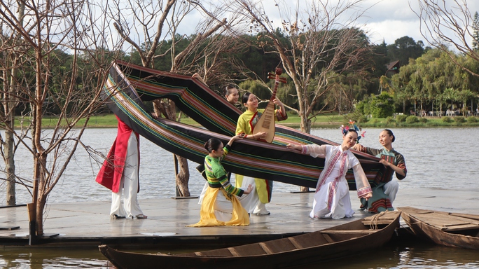 Mãn nhãn với Thiên đường Tây nguyên và Con đường Tơ lụa bên hồ Xuân Hương Đà Lạt - Ảnh 9. Mãn nhãn với Thiên đường Tây nguyên và Con đường Tơ lụa bên hồ Xuân Hương Đà Lạt - Ảnh 9.