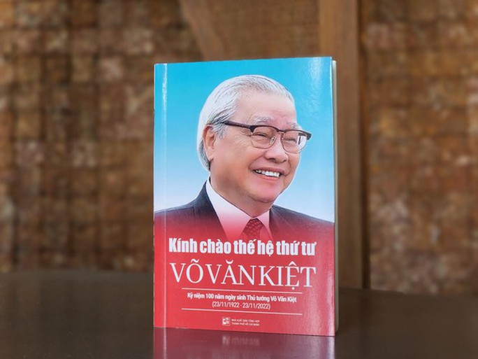 Tái bản ấn phẩm đặc biệt Kính chào thế hệ thứ tư của cố Thủ tướng Võ Văn Kiệt - Ảnh 1.