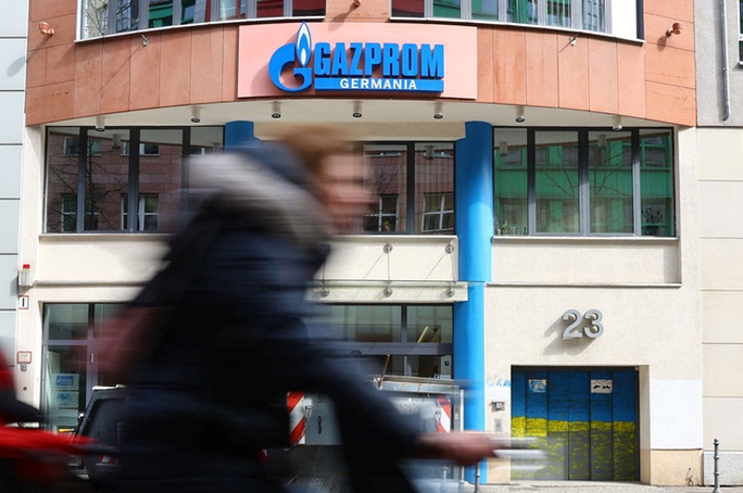 Ba Lan, Đức đồng loạt quốc hữu hóa tài sản của công ty khí đốt Nga Gazprom - Ảnh 1.