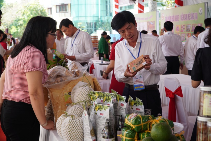 TP HCM và Vĩnh Long liên kết về du lịch, thương mại - Ảnh 2.