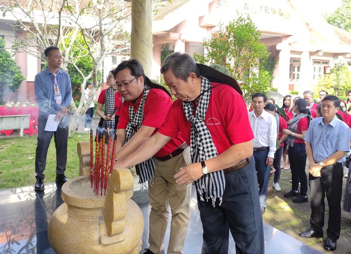 Đoàn cán bộ tuyên giáo, báo chí TP HCM dâng hương tại Di tích căn cứ Khu ủy Sài Gòn - Gia Định - Ảnh 2.