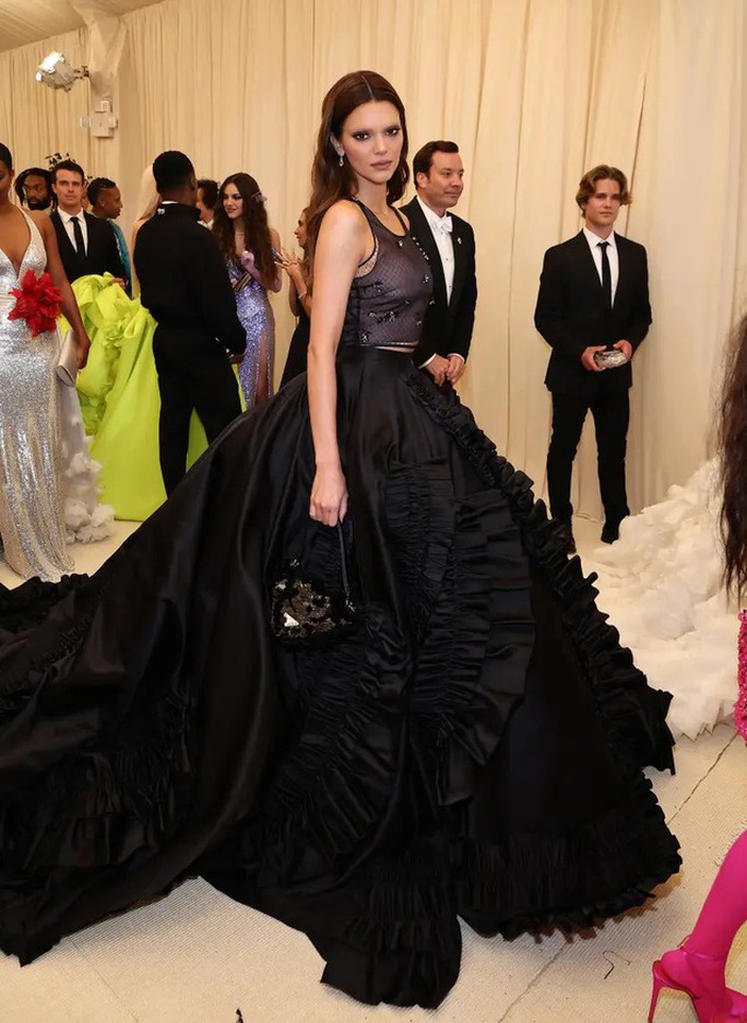 kendall-jenner-met-gala-202227-1651606309889741751288-16688543176731555595179.jpg