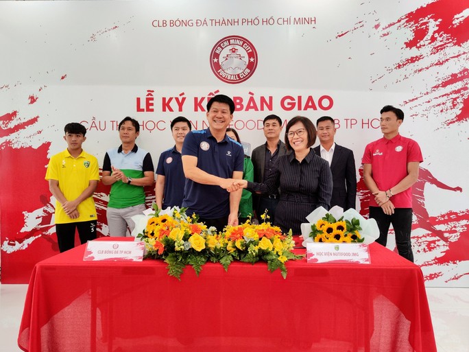 CLB TP HCM tăng cường 17 cầu thủ từ Học viện Nutifood JMG - Ảnh 1.