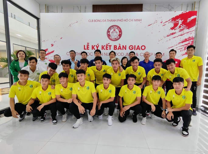 CLB TP HCM tăng cường 17 cầu thủ từ Học viện Nutifood JMG - Ảnh 2.