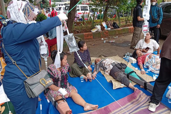 Động đất mạnh ở Indonesia, hơn 340 người thương vong - Ảnh 2.