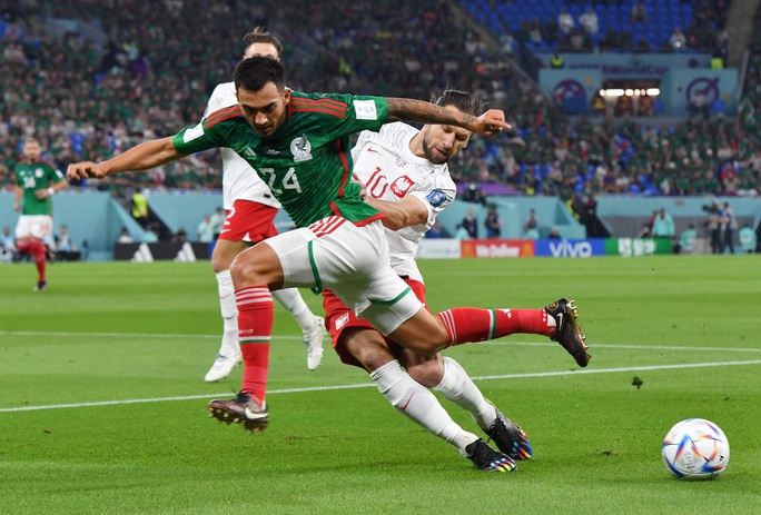 Lewandowski hỏng penalty, Ba Lan chia điểm Mexico - Ảnh 1.
