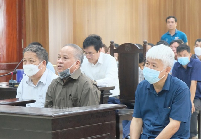 Gây thất thoát hơn 8,8 tỉ đồng, 3 cựu lãnh đạo huyện ở Thanh Hóa hầu tòa - Ảnh 1.