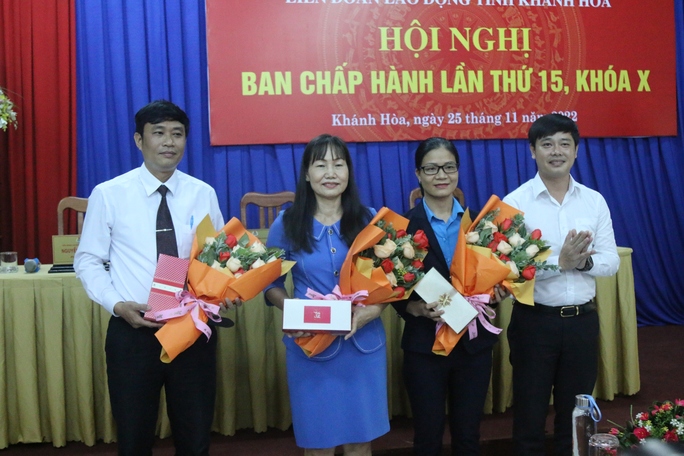 Ông Bùi Hoài Nam được bầu làm chủ tịch LĐLĐ Khánh Hòa - Ảnh 4.