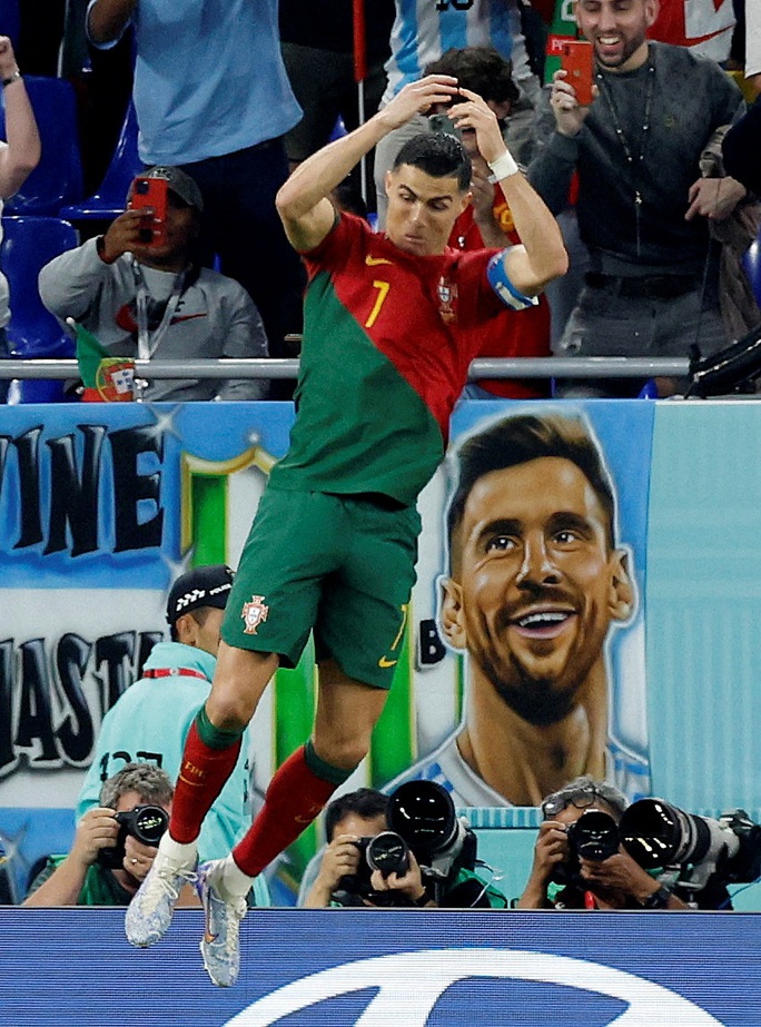 Ronaldo ghi danh lịch sử với kỷ lục ghi bàn khó phá - Ảnh 7.