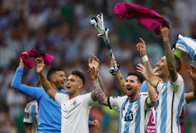 Mưa kỷ lục gọi tên Messi, Argentina mơ bước qua vòng bảng - Ảnh 4.