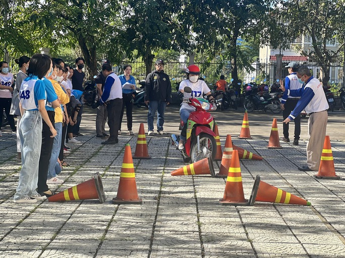 Hạn chế rủi ro tai nạn giao thông trong CNVC-LĐ