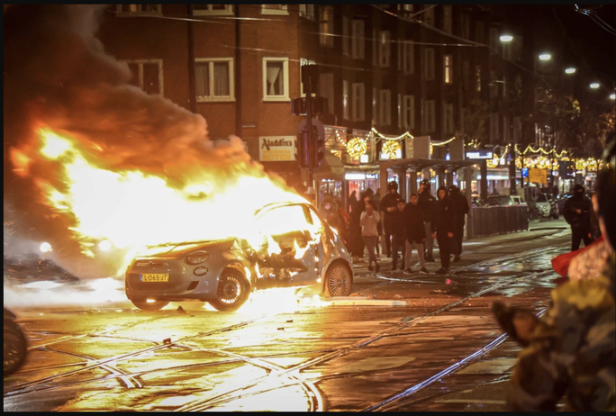 Bỉ thua thảm Morocco, CĐV bạo động trên đường phố Brussels - Ảnh 5.