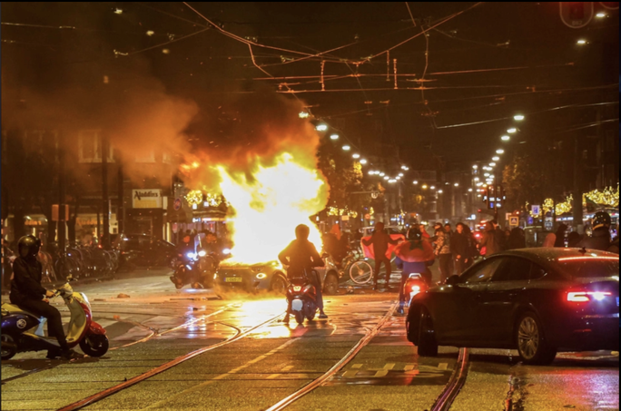Bỉ thua thảm Morocco, CĐV bạo động trên đường phố Brussels - Ảnh 7.
