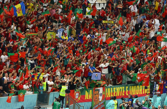 Sao Man United lập cú đúp, Bồ Đào Nha vượt qua vòng bảng - Ảnh 6.