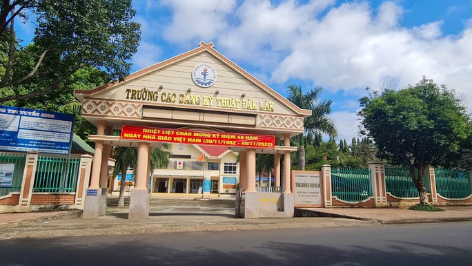 UBND tỉnh Đắk Lắk chỉ đạo xử lý vụ trường cao đẳng tuyển sinh chui - Ảnh 1.