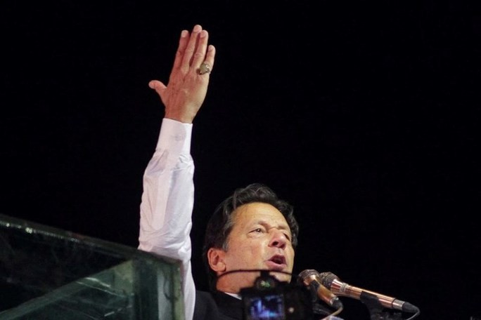 Cựu Thủ tướng Pakistan Imran Khan bị bắn giữa cuộc biểu tình - Ảnh 1.