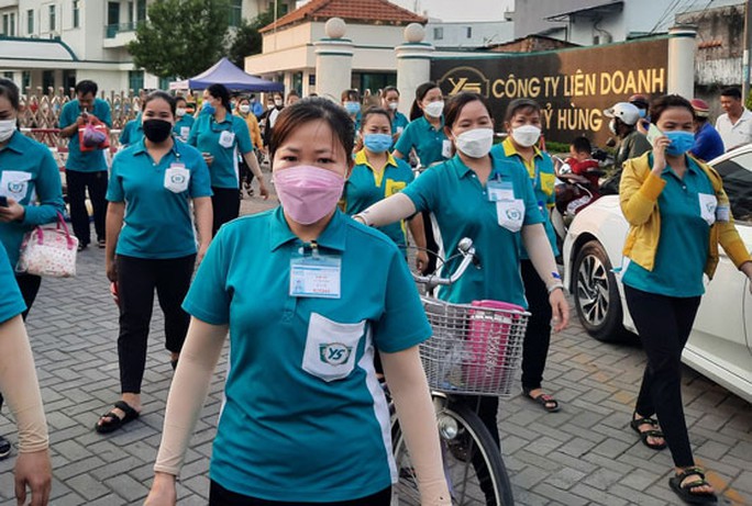 NGĂN NGUY CƠ CÔNG NHÂN MẤT VIỆC (*): Phải bảo đảm quyền lợi công nhân