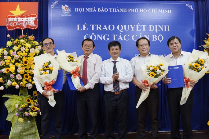 Ông Nguyễn Tấn Phong làm Chủ tịch Hội Nhà báo TP HCM - Ảnh 6.