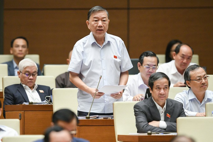 Bộ trưởng Tô Lâm nói về bỏ sổ hộ khẩu giấy từ cuối năm 2022 - Ảnh 1.
