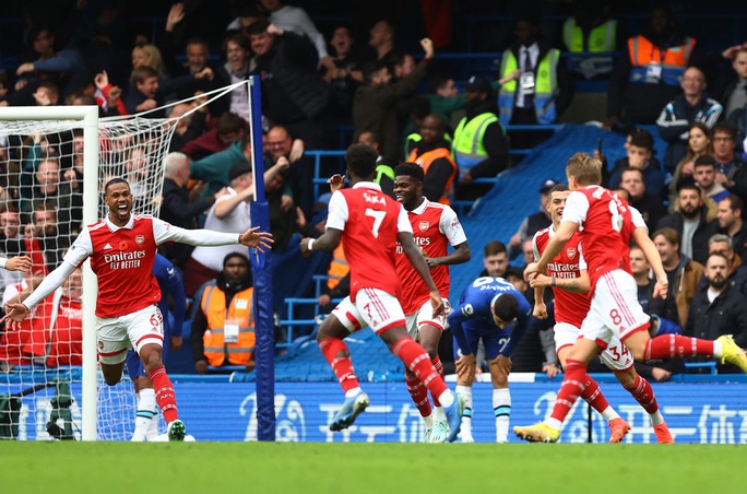 Thắng Chelsea tại Stamford Bridge, Arsenal đòi lại ngôi đầu Ngoại hạng - Ảnh 5.