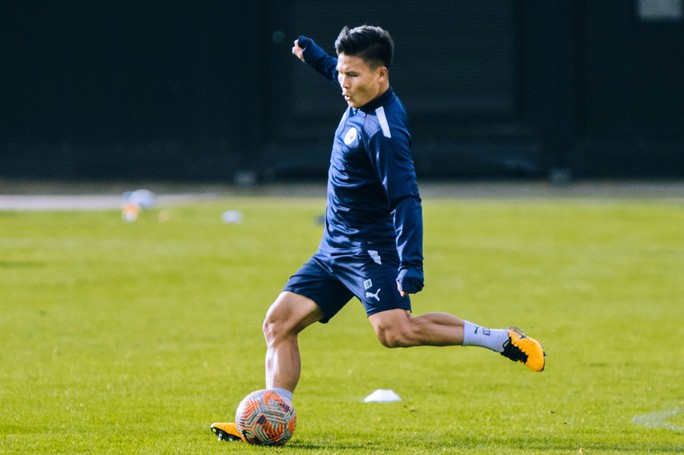 Quang Hải lại bị “lãng quên” ở Pau FC - Ảnh 3.