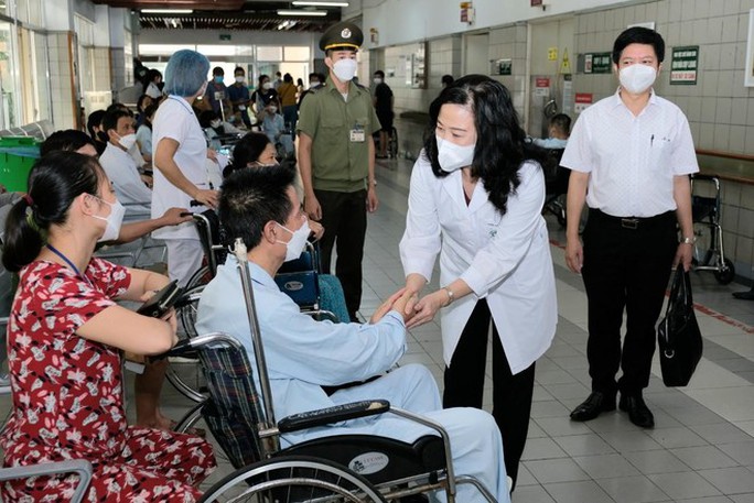 Tiếp tục thực hiện tự chủ ở Bệnh viện Bạch Mai, Bệnh viện K - Ảnh 2.