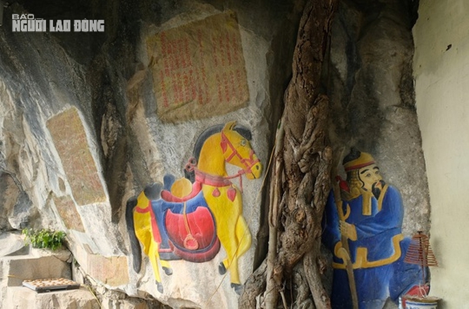 Tô sơn mới bài thơ, chữ thần trên vách đá ở di tích quốc gia chùa Quan Thánh - Ảnh 6.