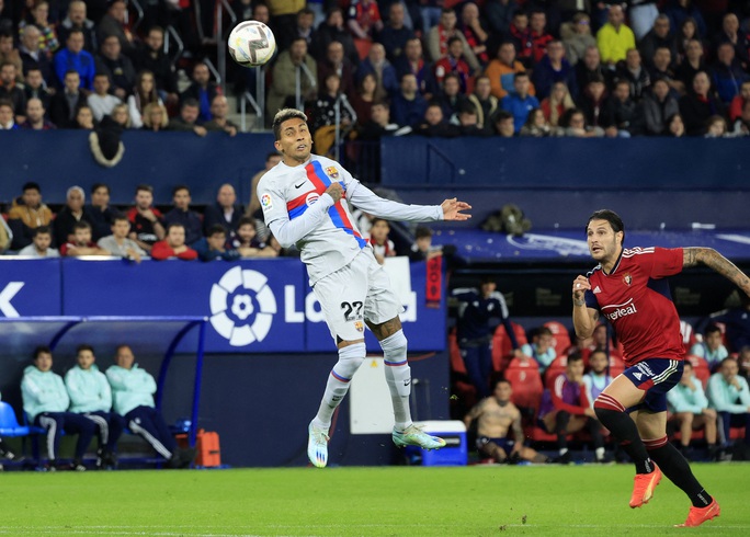 Sao dính thẻ đỏ nghiệt ngã, Barcelona ngược dòng hạ chủ nhà Osasuna - Ảnh 6.